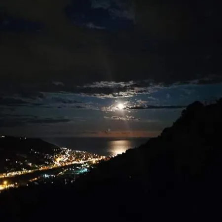 Tra Le Stelle E Il Mare *